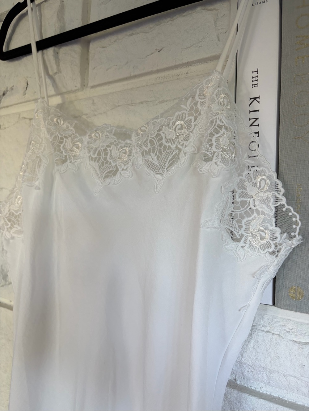 Eileen West Santorini Satin Gown White Size Medium - Picture 7 of 13